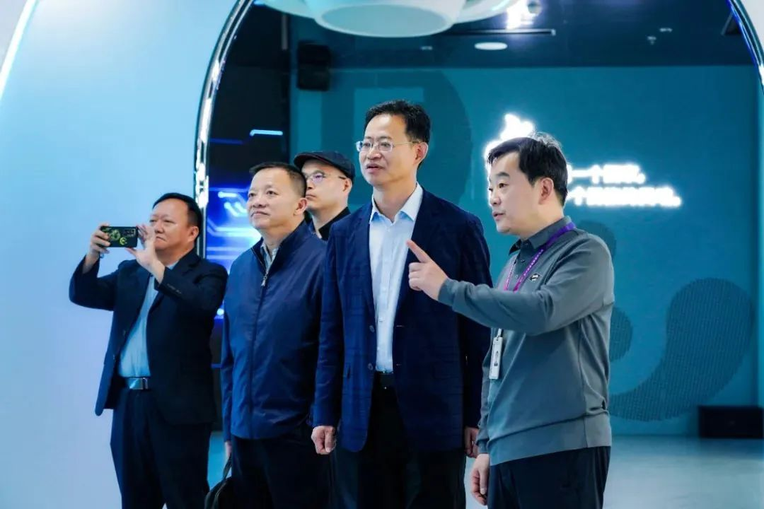 2024120602 国家广电总局发展研究中心一行赴尊凯实业官网励丰文化调研指导
