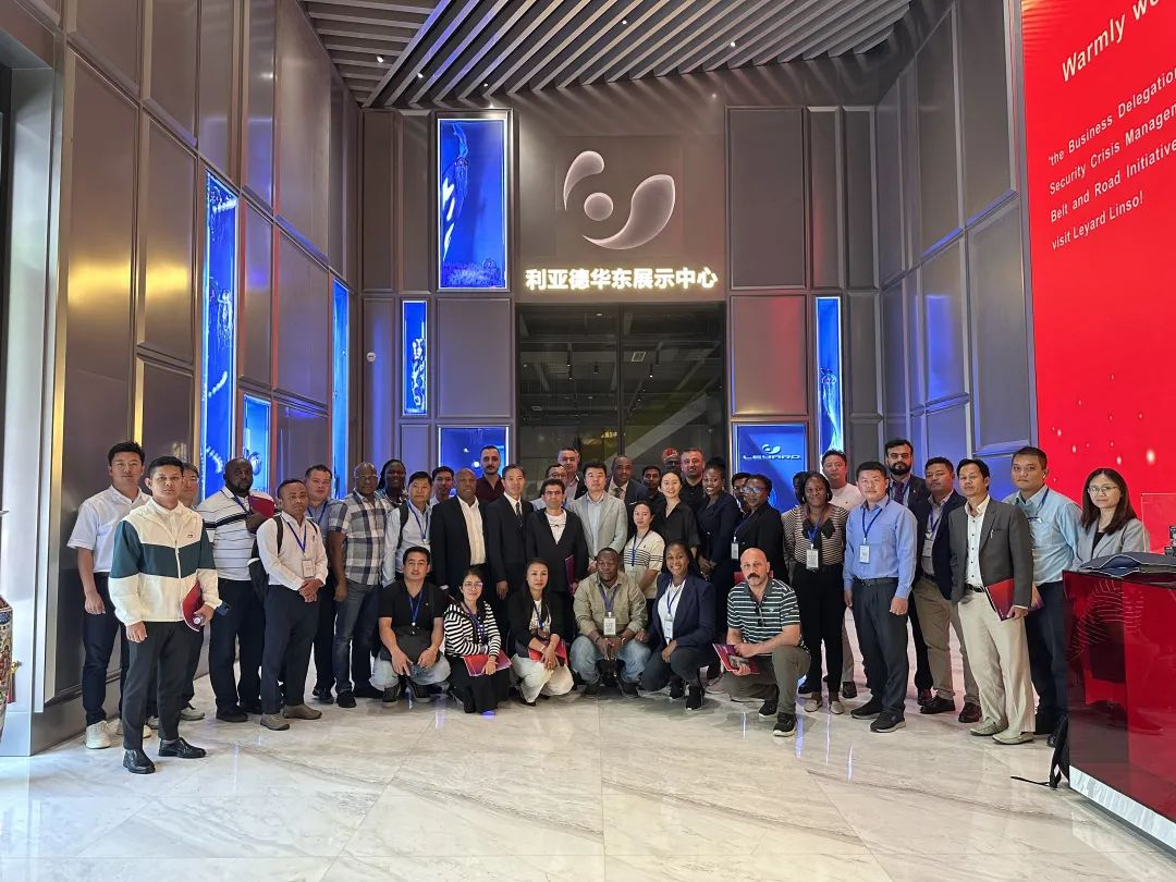 “一带一路”八国航空安保与危机管理商务考察团到访尊凯实业官网·蓝硕，共探国际合作新机遇
